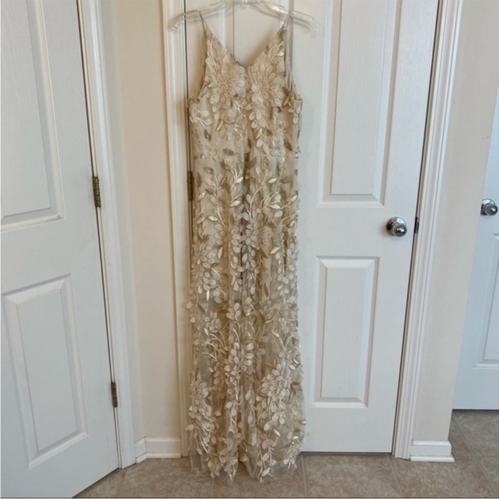 XSCAPE Petite 3D Embroidered Floral Appliqué Gown in Champagne Size 4P - Picture 7 of 10